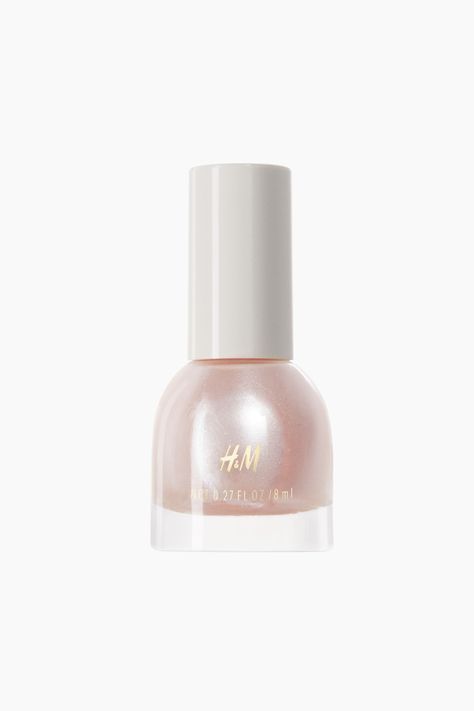 Glass Nails Are the Latest Trend That's Overtaking Glazed Manis | Who What Wear UK H&m Nail Polish, Neutral Nail Polish, New Nail Trends, Color Change Nail Polish, Velvet Nails, Color Changing Nails, Celebrity Nails, Long Lasting Nail Polish, Moon Nails