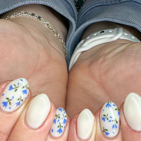 Ashley Warren - Utah Nail Technician on Instagram: "who else is ready for spring?! I sure am🤭🪻  all hand painted! Inspo from Pinterest  #nails #nailsofinstagram #nailart #nailinspo #springnails #vernalnails #vernalnailtech #utahnails #naturalnails #luminarynailsystems #filesbyless #madamglam #luxa #freshset #gelnails #boycotboringnails #summernails #naturalnails #naturalnailsonly#solunanailstudio" Easy Floral Nails, Wildflower Nail Designs, Peony Nail Art, Cute Short Nails Designs, Hydrangea Nails, Nail Ideas Floral, Mediterranean Nails, Short Nails For Summer, Wildflower Nails