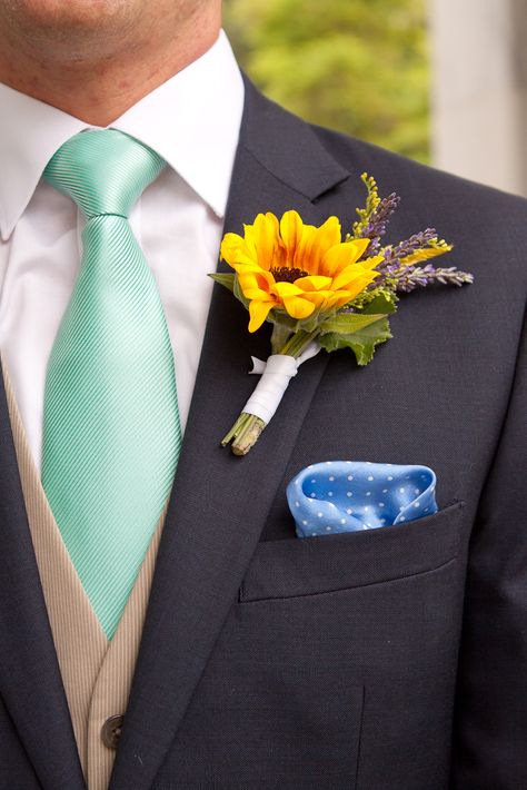 sunflower_boutonniere Sunflower Boutonniere, Flowers At Wedding, Lavender Boutonniere, Wedding Flowers Sunflowers, Sunflower Themed Wedding, Fall Wedding Diy, Portland Oregon Wedding, Corsage Prom, Wedding Favors Fall