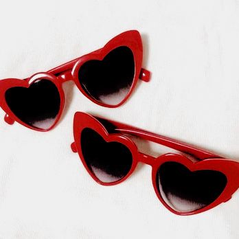 Taylor Swift Red Album, Mary Macdonald, Heart Shaped Glasses, Heart Glasses, Red Glasses, Red Sunglasses, Shaped Sunglasses, Taylor Swift Red, Red Party