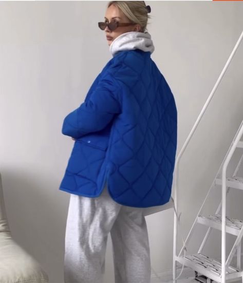 Light Blue Jacket Outfit, Blue Puffer Jacket Outfit, Oversize Puffer Jacket, Quilted Jacket Outfit, Japan Outfits, Light Blue Jacket, Puffer Jacket Outfit, Oversized Puffer Jacket, Jacket Outfit Women