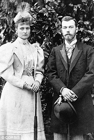 Russia exhumes the remains of the last Tsar Nicholas II Tsarina Alexandra, Familia Romanov, Princess Anastasia, Nicolas Ii, Princesa Real, House Of Romanov, Alexandra Feodorovna, Foto Langka, Romanov Dynasty