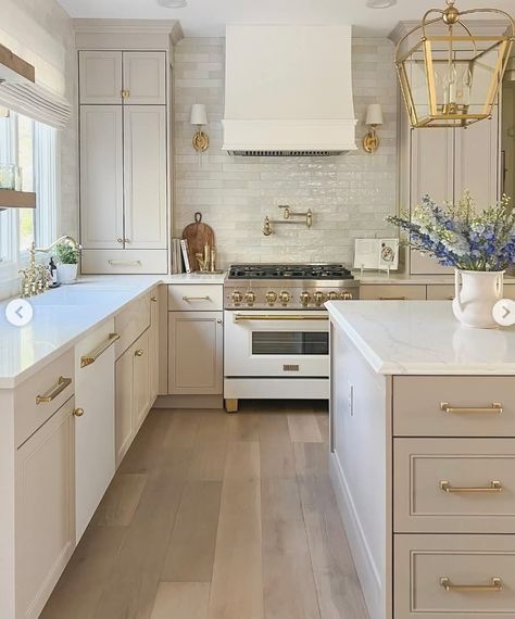 Kitchen With Gold Hardware, Farmhouse Kitchen Flooring, Trendy Farmhouse Kitchen, Koti Diy, Country View, Kitchen 2024, Kitchen Updates, Modern Farmhouse Kitchen, 2024 Wishlist