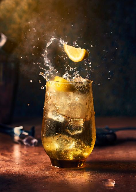 40 Drink Photography Tips – Styling and Ideas Drinking Photography, Beverage Photography Ideas, Cocktail Pictures, Bar Shots, Commercial Photography Product, Crockery Design, Food Videography, Beer Photography, Beer Photos