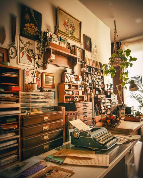 Art Room Ideas, World Of Art, Artistic Expression, Typewriter, Art Room, Creative Art, Room Ideas, Desk, Art