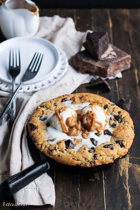 Dorm Recipes, Skillet Food, Chocolate Chip Skillet Cookie, Skillet Cookies, Skillet Desserts, Skillet Chocolate Chip Cookie, Skillet Cookie, Small Desserts, Peanut Butter Lovers