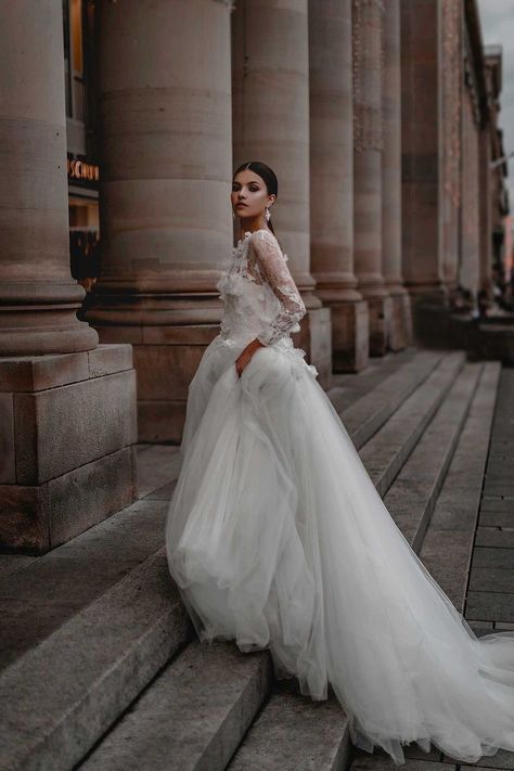 Bride Photoshoot Studio, Pretty White Dress, Bridal Model, Wedding Gown Trends, Vogue Bride, Bridal Styled Shoot, Bridal Editorial, Editorial Photoshoot, Bride Pictures