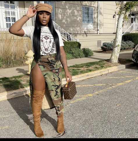 Camouflage Skirt Outfit Black Women, Camoflauge Skirt Outfits, Army Skirt Outfit Black Women, Camoflauge Outfits Black Women, Camouflage Skirt Outfit, Camoflauge Outfits, Cut Up Jeans, Fall Baddie, Sneaker Ball