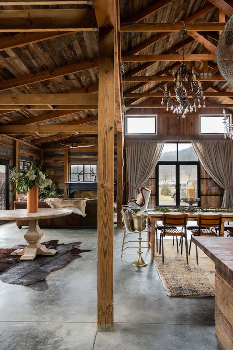 Shabby Chic Barndominium, Rustic Elegant Interior Design, Barn Home Interiors, Barnhouse Interiors, Barn Building Ideas, Barn Office Ideas, Barn Renovation Ideas, Modern Rustic House Interior, Barn Converted To House