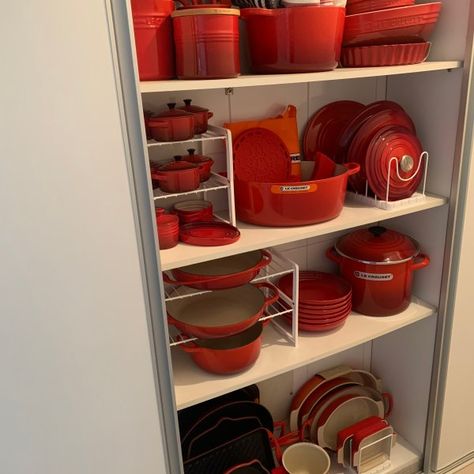 Le Creuset Cerise, Red Le Creuset, Le Creuset Collection, Le Creuset Aesthetic, Le Creuset Storage, Blanching Vegetables, Red Kitchens, Le Creuset Red, Le Creuset Kitchen