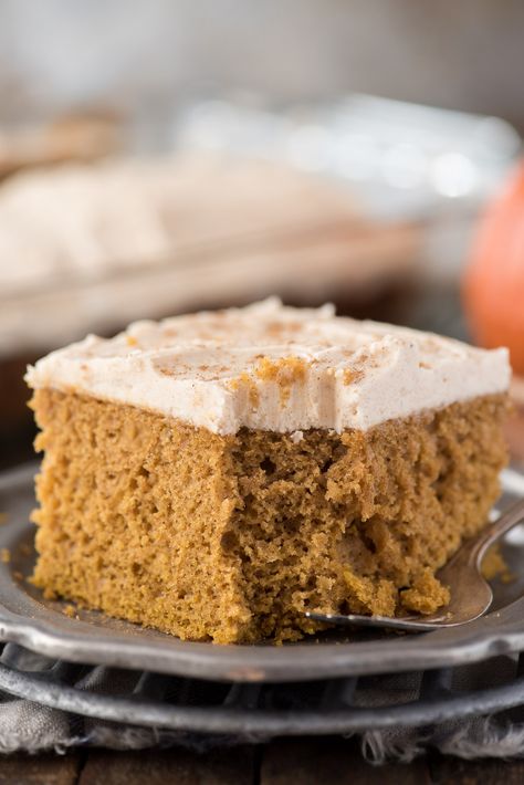 Take a spice cake mix and turn it into a doctored up pumpkin cake! With directions for how to make doctored up pumpkin cake or cupcakes, this is our family’s new favorite pumpkin cake! Cake Mix Hacks, Butternut Squash Cake, Easy Pumpkin Cake, Pumpkin Spice Cake Recipe, Moist Spice Cake, Pumpkin Cake Easy, Spice Frosting, Spice Cake Mix And Pumpkin, Easy Pumpkin Dessert