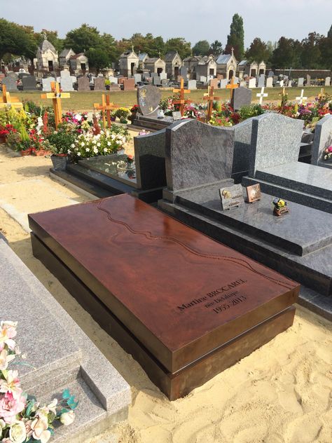 Tomb Design, Tombstone Designs, Cemetery Monuments, Cemetery Headstones, Cemetery Decorations, Grave Decorations, Cemetery Art, African Heritage, Memorial Stones