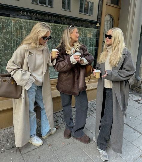 Uggs Tasman, Scandinavian Outfit, Amsterdam Outfit, Uggs Outfits, Nyc Winter Outfits, Look Boho Chic, Nyc Outfits, New York Outfits, Estilo Indie