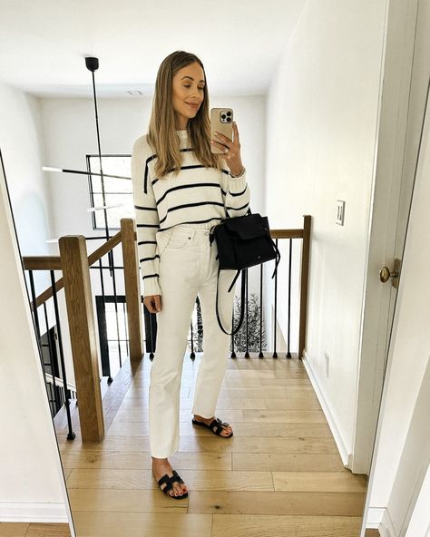 White Jeans Spring Outfit, Summer Sweater Outfits, Jeans Spring Outfit, Beige Sweater Outfit, White Jeans Spring, Sweater And Jeans Outfit, Striped Sweater Outfit, Spring Sweater Outfits, Celine Belt