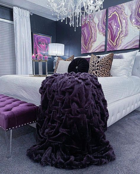 Purple And Gold Bedroom Ideas, Purple And Silver Bedroom, Purple And Gold Bedroom, Decor Small Bedroom, Silver Bedroom Decor, Lavender Bedroom, Purple Bedroom Decor, Purple Room Decor, Glam Bedroom Decor