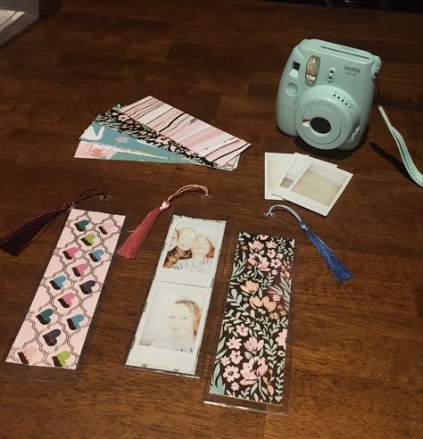 Polaroid pics, assorted papers and tassels make fun and memorable bookmarks. Polaroid Bookmark, Cute Best Friend Gifts, Polaroid Pics, Yw Activities, Arts And Crafts For Adults, Beach Birthday Party, Office Nursery, Bookmark Craft, Beach Birthday