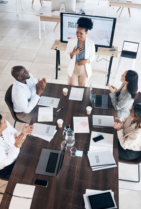 Conference Room Photography, Happy Business Woman, Team Meeting Aesthetic, Business Woman Meeting, Women Working In Office, Woman Giving Presentation, People Collaborating, Business Woman In Office, Teamwork Photography