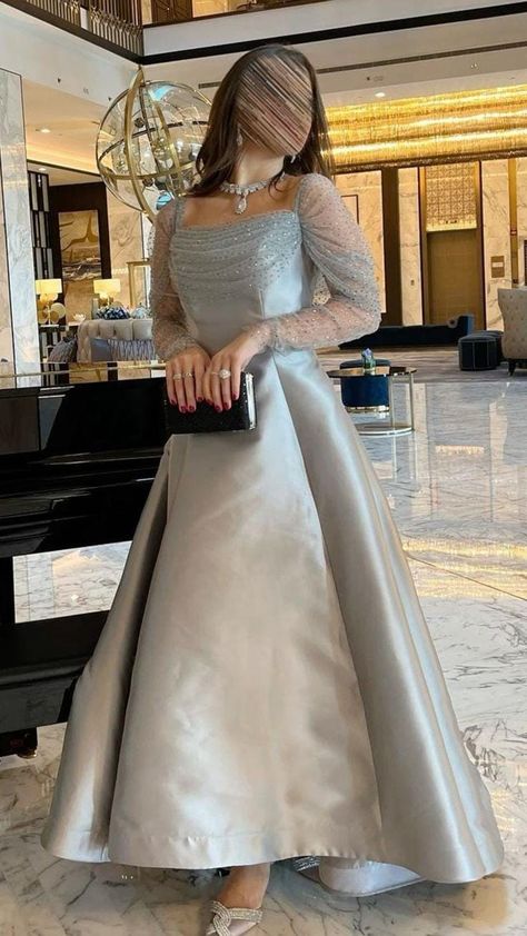 Hijabi Dresses Soiree, Hijabi Soiree Dresses, Farewell Dresses, Cute Formal Dresses, Soiree Dresses, Gowns Dresses Elegant, Classy Prom Dresses, Women Dresses Classy, Modest Dresses Casual