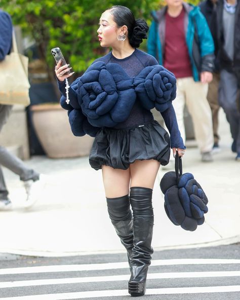 Went to a fun Met Gala watch party the other day and shot some guests looks on the way to the Mark Hotel. #streetfashion #fashion #street #NYC #fashiontrends #newyorkcity #style #streetstyle #vintage #springfashion #spring Lagos Fashion Week Street Style, Fashion Week Street Style 2024, Styling 101, Baddie Fashion, Mark Hotel, Cat Boots, Fall Streetwear, Post Grad, Mob Wife