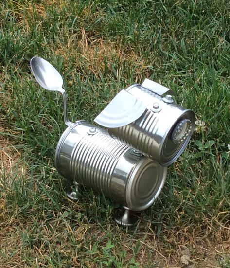 Tin Can Animals, Tin Can Man, Terra Cotta Pot Crafts Diy, Soda Can Crafts, Recycled Tin Cans, Tin Can Art, Aluminum Can Crafts, Recycled Art Projects, Garden Art Ideas