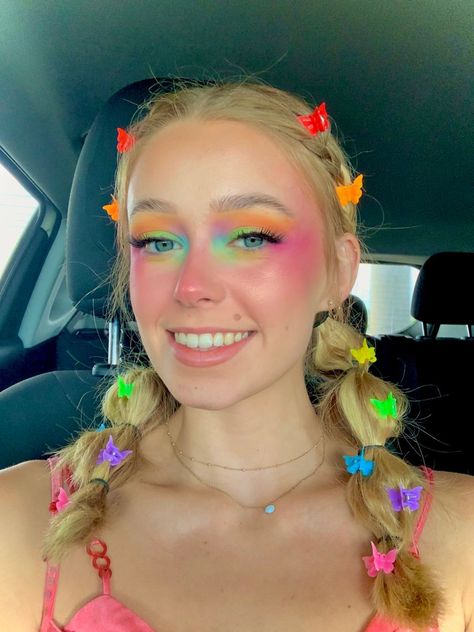 pride parade hair and makeup Rave Makeup Colorful, Outfits For Pride Festival, Lgbtq Pride Parade, Festival Colorful Outfit, Cute Pride Hairstyles, Hair For Pride, Rainbow Make Up Look, Cute Pride Parade Outfits, Pastel Kidcore Makeup