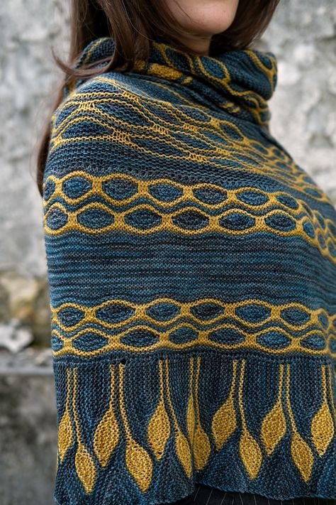 Fall in Love with Short Rows – Modern Daily Knitting Short Row Knitting Patterns, Knitting Short Rows, Shawl Knitting, Alpaca Farm, Rhythmic Pattern, Shawl Knitting Patterns, Variegated Yarn, Knitting Books, Knitting Techniques