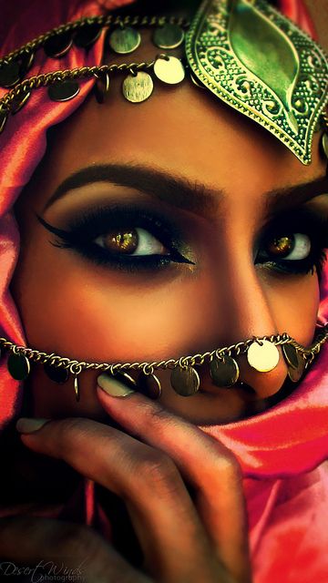 Lose yourself to nothing | Flickr - Photo Sharing! Arabic Make-up, Arabic Makeup, Arab Beauty, Makeup Photography, Jewelry Photography, Eye Make, Beautiful Eyes, Belly Dance, Headdress