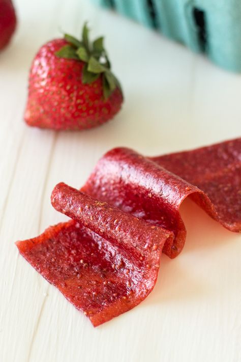 Strawberry Fruit Leather, Roll Ups Recipes, Food Dehydrator, Fruit Leather, Fruit Roll, Fruit Roll Ups, Banana Fruit, Healthy Lunchbox, Easy Homemade Recipes