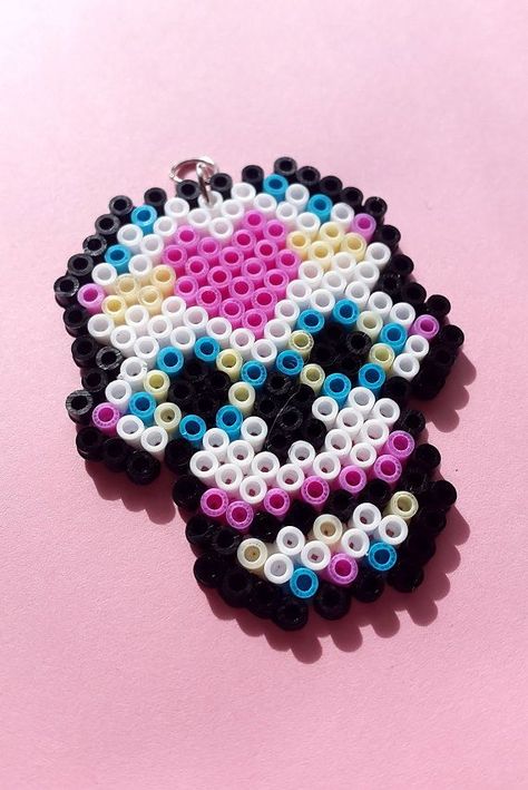 Hama Beads Halloween, Mini Hama Beads, Kawaii Heart, Heart Skull, Hamma Beads Ideas, Easy Perler Bead Patterns, Perler Creations, Pixel Beads, Pearl Beads Pattern