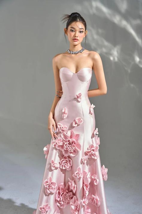 Pink Fashion Aesthetic, Elegant Flower Dress, Pink Gown, Fancy Gowns, Pretty Prom Dresses, Fairytale Dress, Dinner Dress, Gala Dresses, Glam Dresses