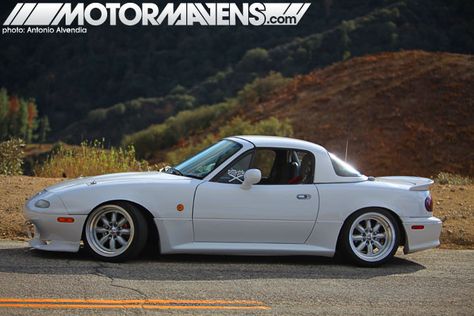 #mazda #miata #slammed #stance Mx5 Mk1, Miata Hardtop, Miata Mx5, Mazda Miata, Mazda Mx5, Love Car, Jdm Cars, Cute Cars, Car Manufacturers