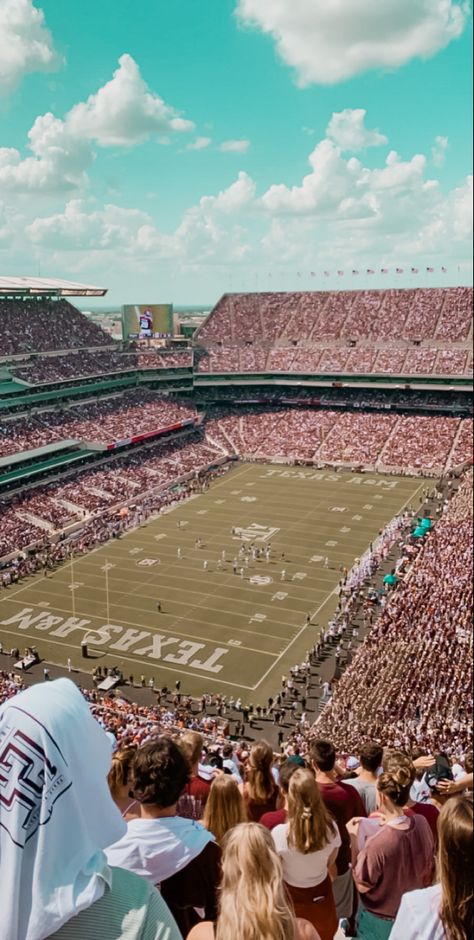 A&m Football, American High School, College Aesthetic, Dream College, Sports Aesthetic, Dream School, Images Esthétiques, Texas A&m, College Sports