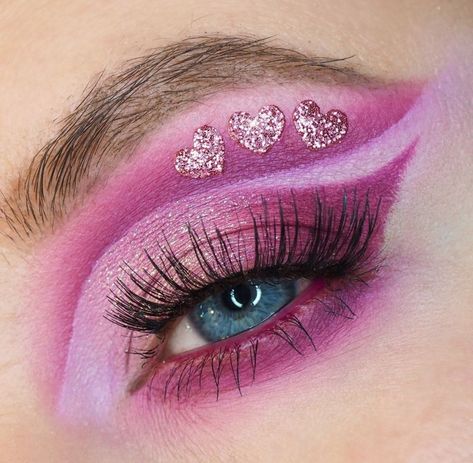 Eye makeup/valentine's day makeup Valentines Day Makeup Looks, Valentine's Day Makeup, Makeup Ojos, Day Makeup Looks, Eye Makeup Techniques, Valentines Day Makeup, Valentines Makeup, Creative Eye Makeup, Creative Eye