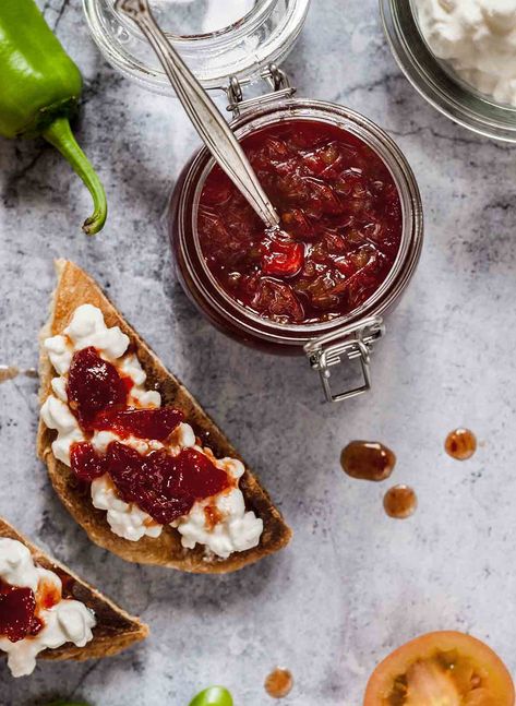 Apple-Onion Chutney Cherry Salsa Recipe, Cherry Salsa, Tomato Jam Recipe, Onion Chutney, Apple Chutney, Tomato Jam, Relish Recipes, Pork Cutlets, Quick Appetizers