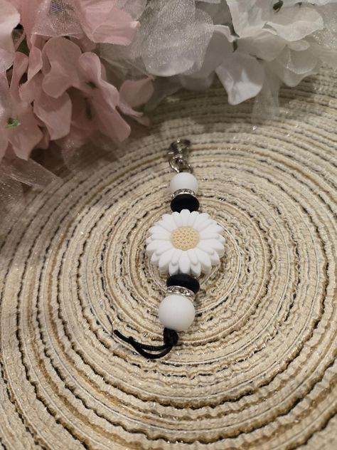 This keychain features a white daisy focal on a nylon keychain. Perfect for everyday use for either you're keys, backpack, purse, bible case. Daisy Keychain, Black And White Daisy, White Daisy, Black And White Design, White Beads, White Design, Daisy, Black And White, Beads