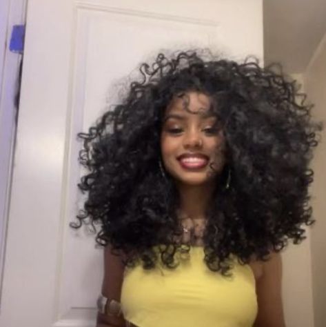 Perm Black Women, Long Curly Hair Black Women, 3c Afro, Curly Hair Pictures, Natural Curly Hair Cuts, Big Curly Hair, Beautiful Curly Hair, Hairdos For Curly Hair, Curly Hair Inspiration