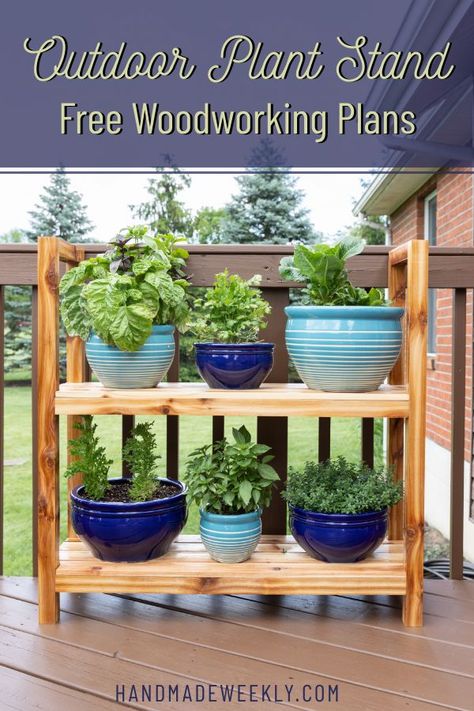 Free build plans for a DIY outdoor plant stand made from a single cedar 4x4 and four cedar fence pickets. Make this plant stand for under $40 USD in lumber. #woodworking #diyfurniture #cedarplantstand #outdoorplantstand #diypatio #diyplantstand #buildplans Diy Plant Stand Outdoor, Diy Outdoor Plant Stands, Plant Stands Diy, Outdoor Plant Stand, Elevated Garden, Tattoo Plant, Porch Plants, Support Pour Plante, Plant Stands Outdoor