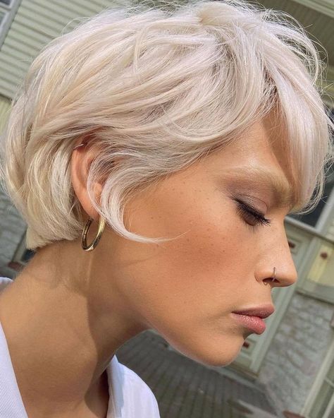 Hairbrained.me on Instagram: “Serving up a Pixie Deelite For Your Tuesday Afternoon🗯 @viktoriaaldie @m.lorah #hairbrained #crafthairdresser” Light Blonde Pixie, White Pixie Haircut, Pixie Cut Blonde Hair, Blonde Haircuts, Short Blonde Haircuts, Makeup Hairstyle, Big Chop, Hair Brained, Penteado Cabelo Curto