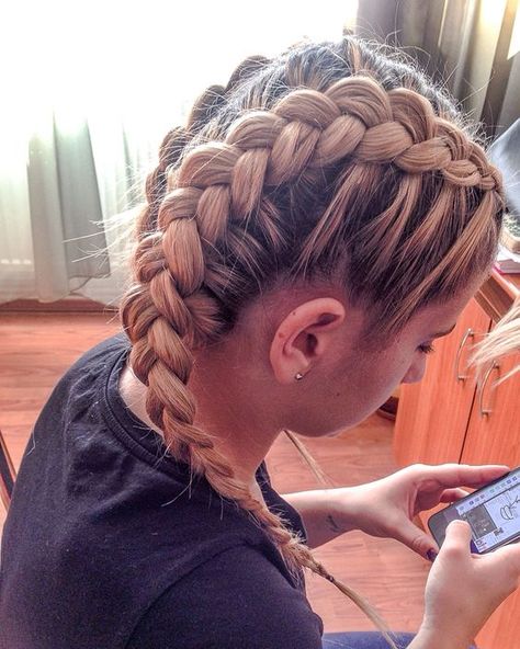 boxer-braid Braiding Your Own Hair, Softball Hairstyles, Boxer Braids, Braid Inspiration, Sport Hair, French Braid Hairstyles, Braid Tutorial, Dutch Braid, Trending Hairstyles