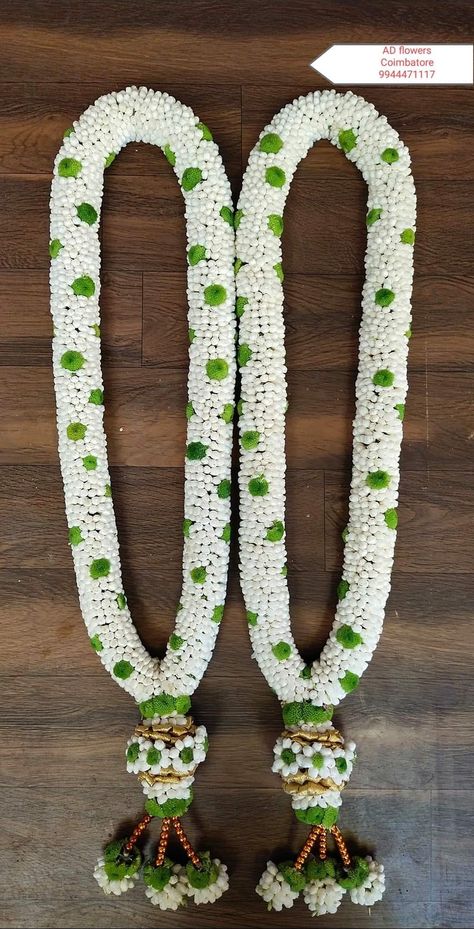 Flowers Dandalu, White Garland Wedding Indian, Wedding Maalai Designs, Marriage Malai Design, Garlands For Reception, Reception Garland, Varmala Designs, Rose Garland Wedding, Door Flower Decoration