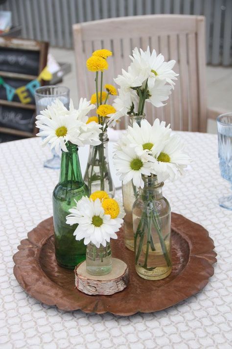 Daisy Wedding Centerpieces, Daisy Wedding Theme, Daisy Centerpieces, Jar Flowers, Daisy Wedding Flowers, Showers Ideas, Easter Wedding, Bottle Centerpieces, Sunflowers And Daisies