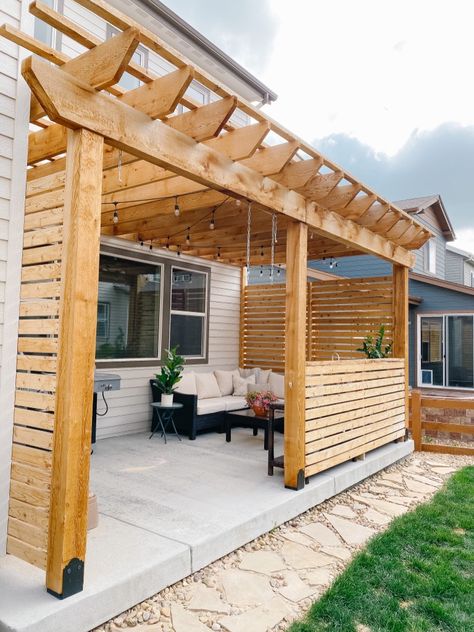 Pretty Backyard, Backyard Patio Ideas, Building A Pergola, Perfect Backyard, Privacy Walls, Backyard Pergola, Casa Exterior, Backyard Spaces, Pergola Plans