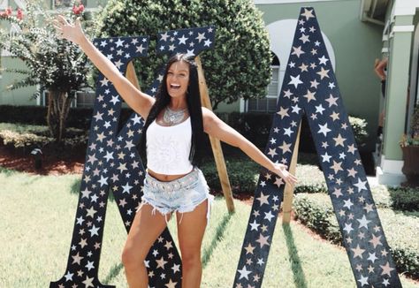 Kappa Delta is Written in the Stars Written In The Stars Bid Day, Sorority Recruitment Decorations, Recruitment Decorations, Recruitment Themes, Recruitment Ideas, Night Cafe, Rush Week, Alpha Epsilon Phi, Sigma Delta Tau