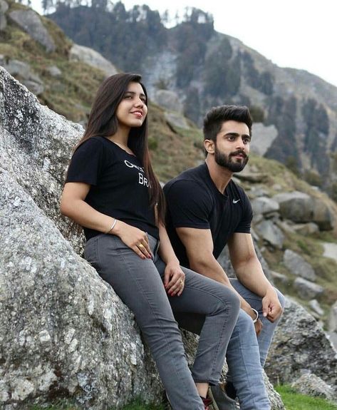 Couple trip wear dress Pre Wedding Photoshoot Props, Photography Indian, Pre Wedding Photoshoot Outfit, Indian Wedding Photography Couples, Wedding Photoshoot Props, Pre Wedding Photoshoot Outdoor, Wedding Photoshoot Poses, Wedding Couple Photos, Romantic Couples Photography