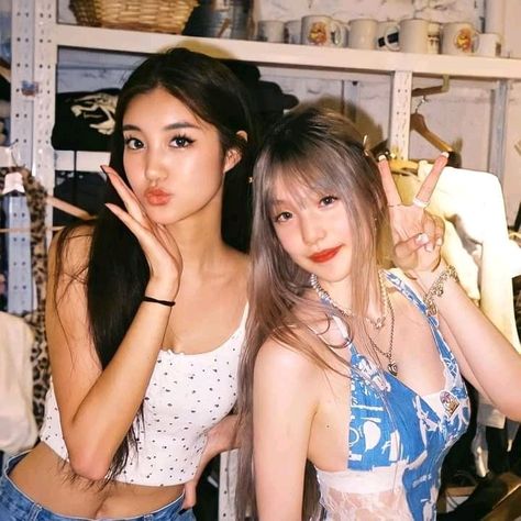 Girlbestfriend Pictures, Jimin Girl Version, Friendship Photoshoot, Friend Pictures Poses, Friend Poses Photography, Best Friends Aesthetic, Best Friend Photos, Model Aesthetic, Friend Poses