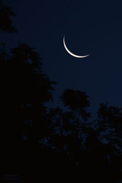 Dark Rain, Moonlight Photography, Moon Photos, The Moon Is Beautiful, Look At The Moon, Scenery Pictures, Sky Moon, Moon Pictures, Moon Photography