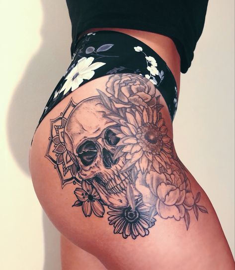 Hip Skull Tattoos Women, Dark Feminine Tattoos Half Sleeves, Goth Tatoos, Bum Tattoo Women, Skull Thigh Tattoos, Holiday Tattoo, Thigh Piece Tattoos, Side Hip Tattoos, Upper Thigh Tattoos