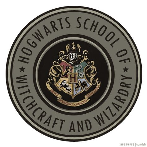 Hogwarts Seal, Hogwarts Trunk, Harry Potter Car, Ron Y Hermione, Harry Potter Stuff, Harry Potter Miniatures, Harry Potter Printables, School Of Witchcraft, Harry Potter Feels