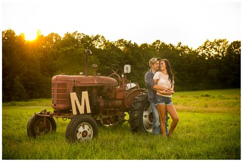 Farm Engagement Photos, Rustic Engagement Photos, Board Photography, Country Engagement Pictures, Pictures With Horses, Fall Engagement Pictures, Engagement Picture Outfits, Engagement Photos Country, Engagement Shots