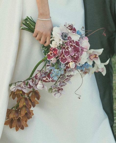 Nestled in the Byron hinterland was Nadia and Abe’s dreamy wedding, with a French touch, an intimate draped space created around a water fountain facing a chateau with Carefully created details of custom silk scarves, miniature menus, hand drawn maps and loewe candles to finish. Photography @ladichosa -Planner @placeoflb -Flowers @hattiemolloy -Art @byv. -Content @aniellabatten_content Gowns @emiliawicksteadbridal & @lilliankhallouf -Veil @steven_khalil - Bride @nadiaawong . . . . #wedding... Moon Flower Bouquet, Byron Hinterland, Hand Drawn Maps, Steven Khalil, Hand Drawn Map, Moon Flower, Dreamy Wedding, Water Fountain, Silk Scarves